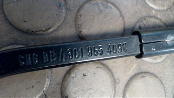 Foto: SCHEIBENWISCHERARM LINKS VORN eines VW Passat Variant 2.0 TDI GL