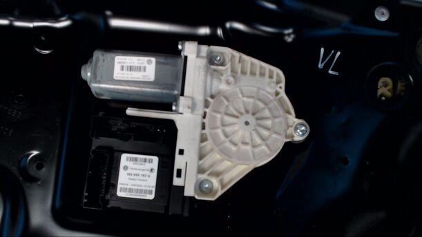 Foto: FENSTERHEBER ELEKTRISCH VORN LINKS eines VW Passat Variant 2.0 TDI GL