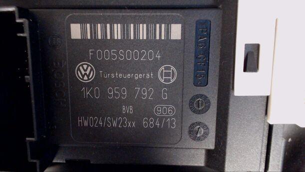 Foto: FENSTERHEBER ELEKTRISCH VORN RECHTS eines VW Passat Variant 2.0 TDI GL