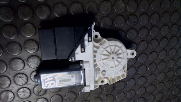 Foto: FENSTERHEBERMOTOR HINTEN RECHTS eines VW Passat Variant 2.0 TDI GL