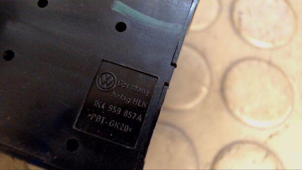 Foto: FENSTERHEBERSCHALTER eines VW Passat Variant 2.0 TDI GL