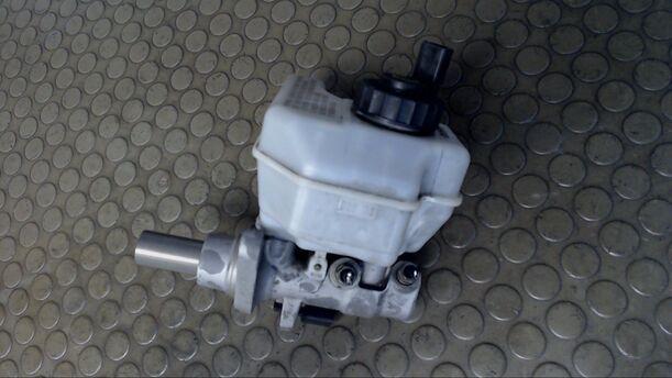 Foto: HAUPTBREMSZYLINDER eines VW Passat Variant 2.0 TDI GL
