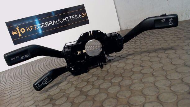 Foto: BLINKERSCHALTER / KOMBISCHALTER eines VW Passat Variant 2.0 TDI GL