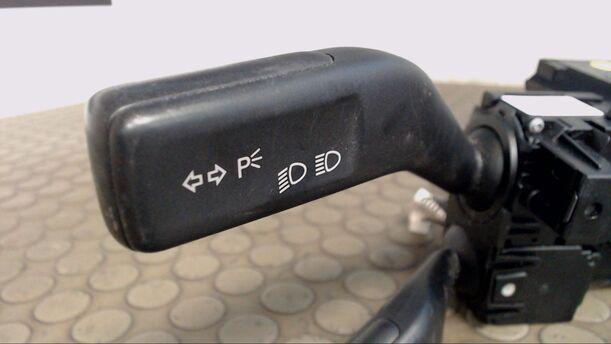 Foto: BLINKERSCHALTER / KOMBISCHALTER eines VW Passat Variant 2.0 TDI GL