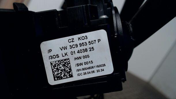 Foto: BLINKERSCHALTER / KOMBISCHALTER eines VW Passat Variant 2.0 TDI GL