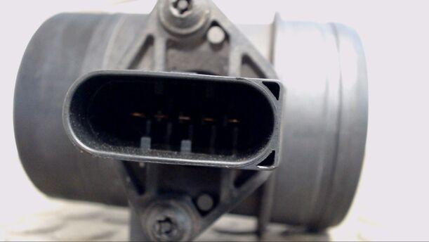 Foto: LUFTMASSENMESSER BOSCH eines VW Passat Variant 2.0 TDI GL