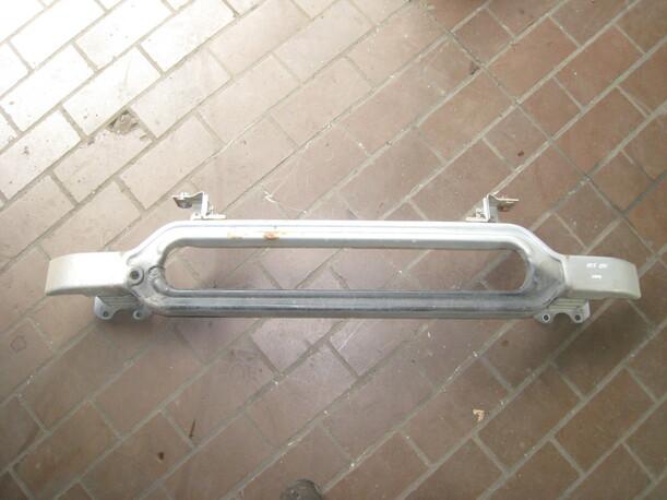 Foto: VERSTÄRKUNG VORN eines Peugeot 407 SW HDi 135 GL