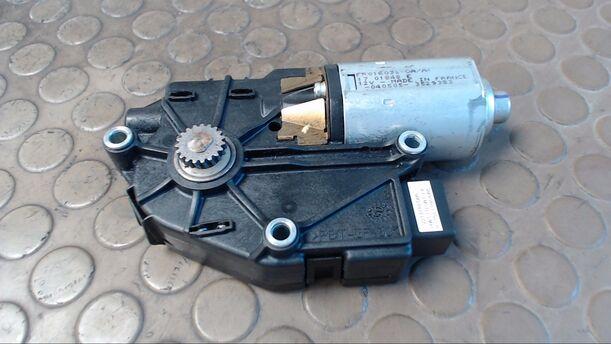 Foto: SCHIEBEDACHMOTOR eines Peugeot 407 SW HDi 135 GL