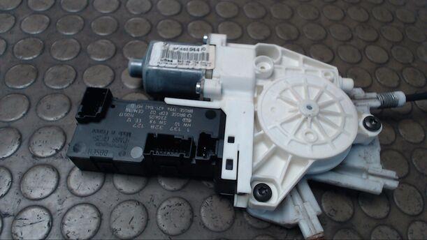 Foto: FENSTERHEBER VORNE RECHTS eines Peugeot 407 SW HDi 135 GL