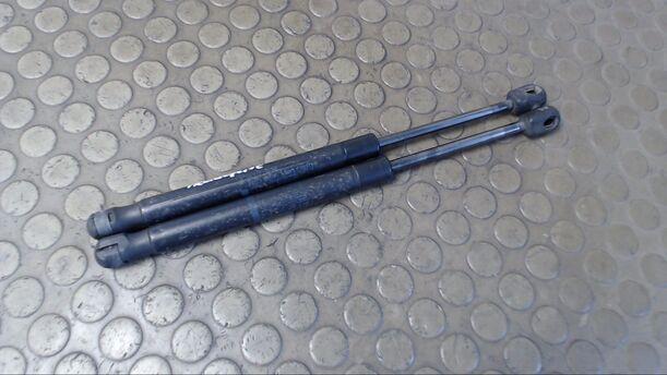Foto: HECKSCHEIBENDÄMPFERPAAR eines Peugeot 407 SW HDi 135 GL