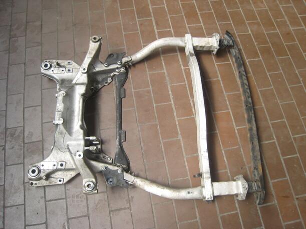 Foto: ACHSE / ACHSKÖRPER VORN eines Peugeot 407 SW HDi 135 GL