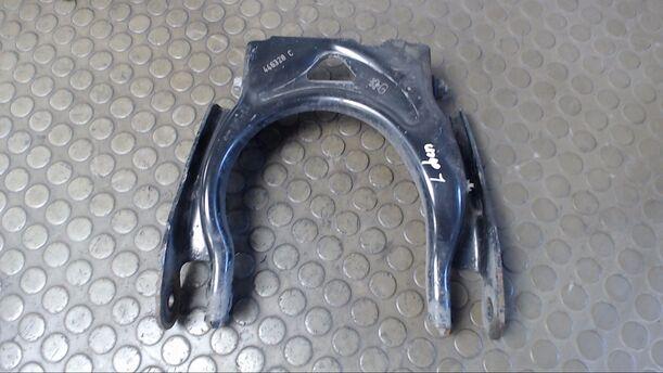 Foto: QUERLENKER OBEN VORNE LINKS eines Peugeot 407 SW HDi 135 GL
