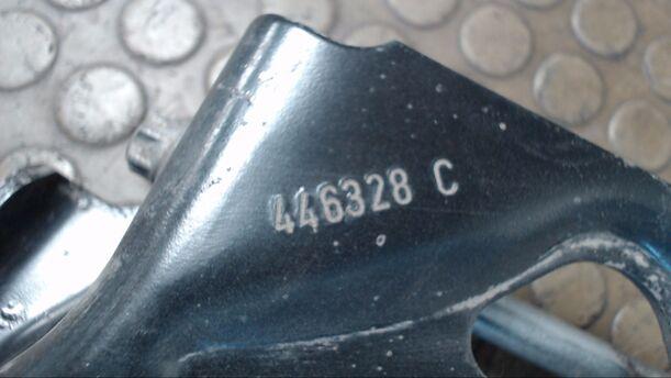 Foto: QUERLENKER OBEN VORNE LINKS eines Peugeot 407 SW HDi 135 GL