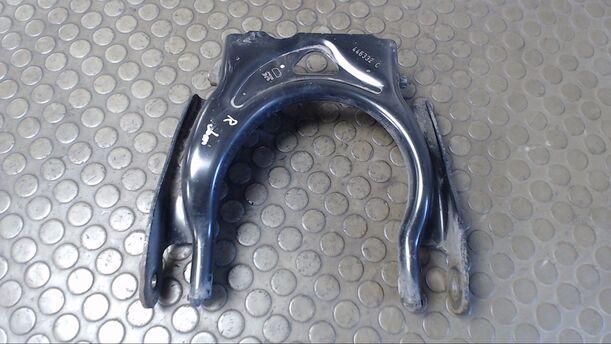 Foto: QUERLENKER OBEN RECHTS VORNE eines Peugeot 407 SW HDi 135 GL