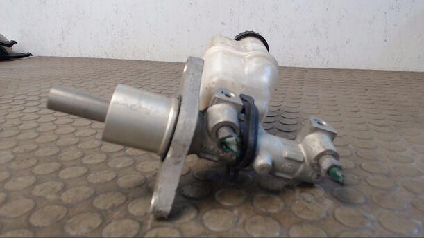 Foto: HAUPTBREMSZYLINDER eines Peugeot 407 SW HDi 135 GL