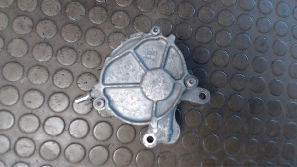Foto: VAKUUMPUMPE eines Peugeot 407 SW HDi 135 GL