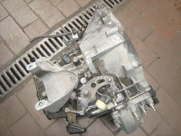 Foto: SCHALTGETRIEBE 6-GANG eines Peugeot 407 SW HDi 135 GL