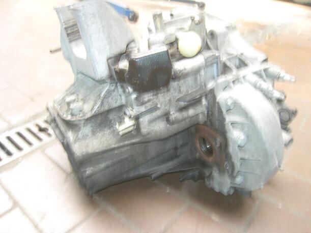 Foto: SCHALTGETRIEBE 6-GANG eines Peugeot 407 SW HDi 135 GL