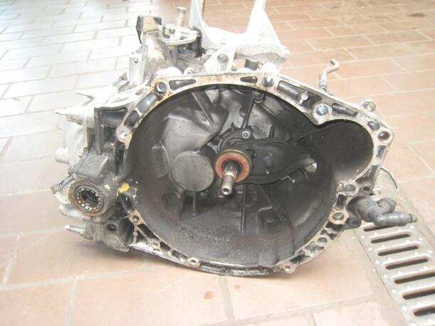 Foto: SCHALTGETRIEBE 6-GANG eines Peugeot 407 SW HDi 135 GL