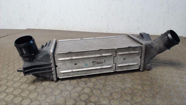 Foto: LADELUFTKÜHLER eines Peugeot 407 SW HDi 135 GL
