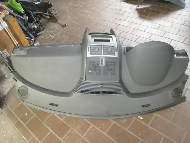 Foto: ARMATURENBRETT eines Peugeot 407 SW HDi 135 GL