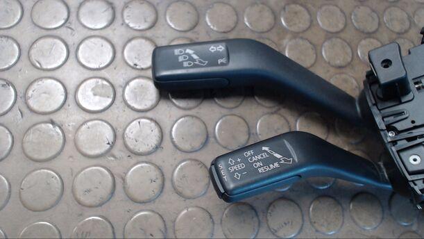 Foto: BLINKERSCHALTER/ KOMBISCHALTER eines VW Passat Variant 2.0 TDI GL