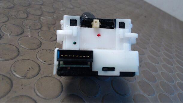 Foto: BLINKSCHALTER/KOMBISCHALTER eines Nissan NV200 1.5 EU5 GL