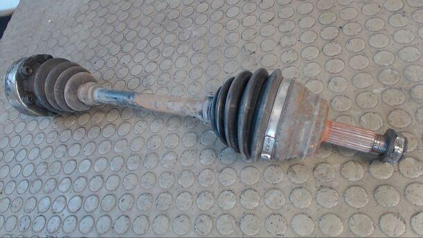 Foto: ANTRIEBSWELLE LINKS eines VW Passat Variant 1.8 GL