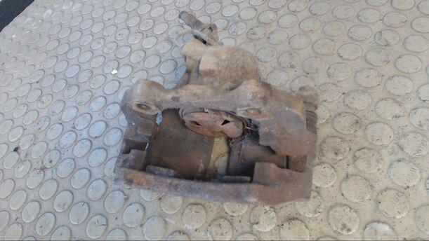 Foto: BREMSSATTEL VORN LINKS eines VW Passat Variant 1.8 GL