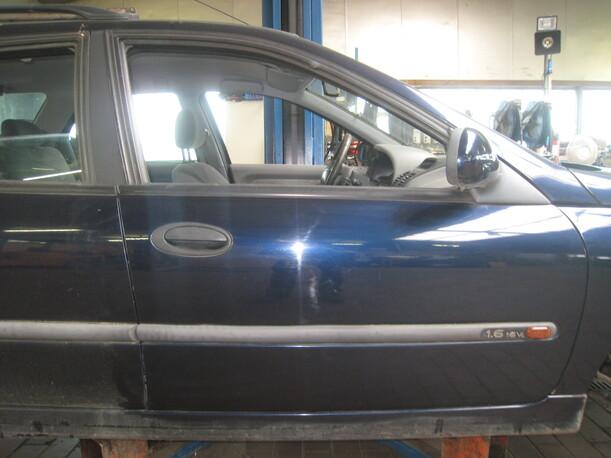 Foto: TÜR VORN RECHTS eines Renault Laguna Grandtour 1.6 16V GL