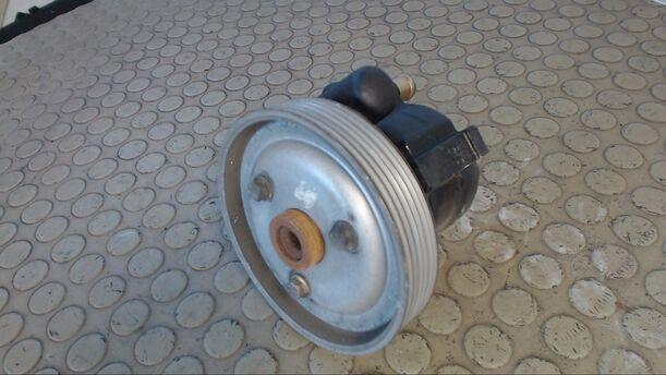 Foto: PUMPE SERVOLENKUNG eines Renault Laguna Grandtour 1.6 16V GL