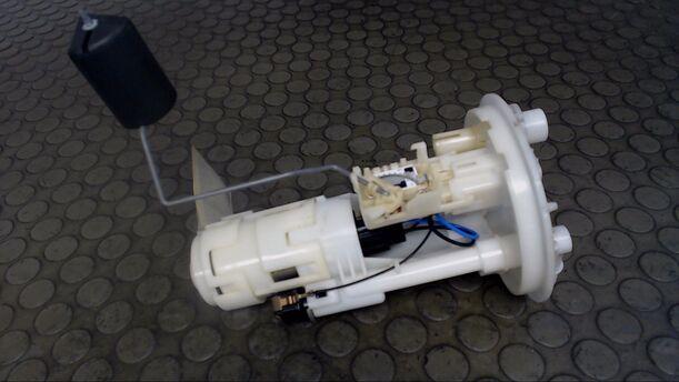 Foto: KRAFTSTOFFPUMPE eines Daihatsu Cuore 1.0 GL