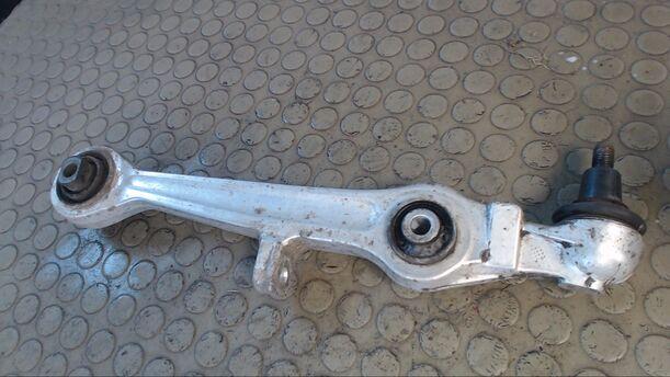 Foto: QUERLENKER UNTEN VORN LINKS eines Audi A4 1.8 GL
