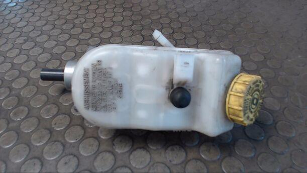 Foto: HAUPTBREMSZYLINDER eines VW Shuttle Kurz GL