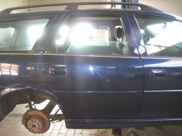 Foto: TÜR HINTEN RECHTS eines Opel Vectra 1.8 Caravan GL