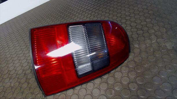 Foto: HECKLEUCHTE / RÜCKLICHT RECHTS eines Opel Vectra 1.8 Caravan GL