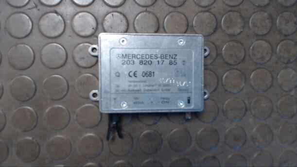 Foto: ANTENNENVERSTÄRKER eines Mercedes-Benz C 220 CDI Sportcoupe GL