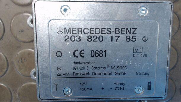 Foto: ANTENNENVERSTÄRKER eines Mercedes-Benz C 220 CDI Sportcoupe GL