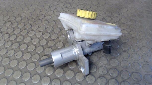 Foto: HAUPTBREMSZYLINDER eines Skoda Superb 1,9 TDI GL