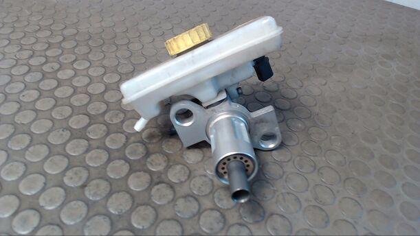 Foto: HAUPTBREMSZYLINDER eines Skoda Superb 1,9 TDI GL