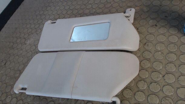 Foto: SONNENBLENDENPAAR eines Opel Omega Caravan 2.0 16V GL