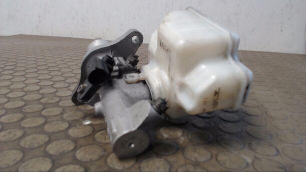Foto: HAUPTBREMSZYLINDER eines VW Caddy 1.9 TDI Eco