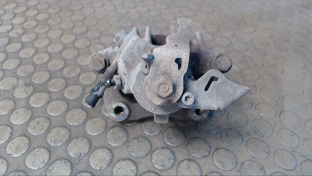 Foto: BREMSSATTEL HINTEN RECHTS eines VW Golf 1.9 TDI GL