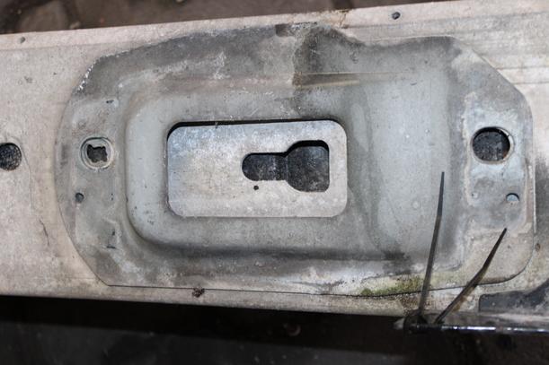 Foto: VERSTÄRKUNG / TRÄGER VORN eines Volvo 850 TDI GL