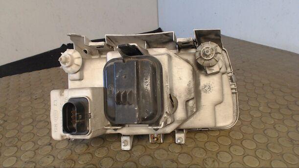 Foto: SCHEINWERFER LINKS eines VW Polo 50 GL