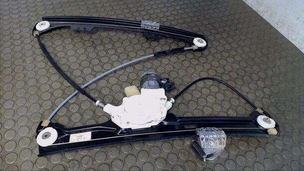 Foto: FENSTERHEBER ELEKTRISCH VORN LINKS eines BMW 535d Touring GL