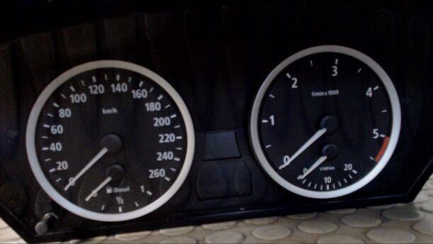 Foto: TACHOEINHEIT / KOMBIINSTRUMENT eines BMW 535d Touring GL