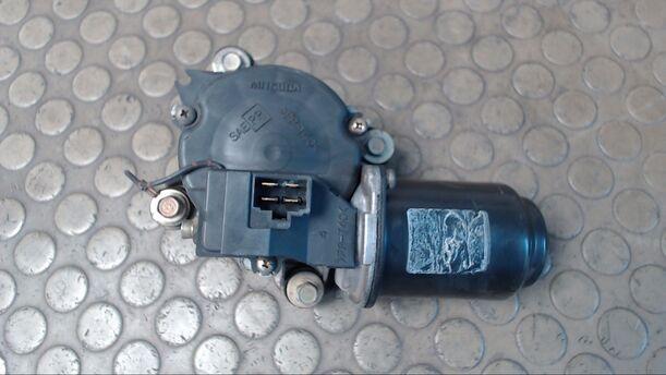 Foto: SCHEIBENWISCHERMOTOR VORN eines Mazda 323 F 1.6 GL