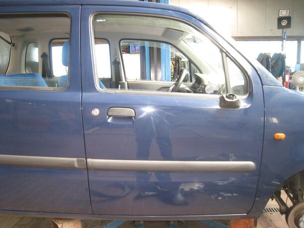Foto: TÜR VORN RECHTS eines Opel Agila 1.0 12 V GL