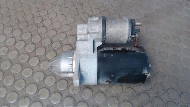 Foto: ANLASSER / STARTER BOSCH eines Opel Agila 1.0 12 V GL